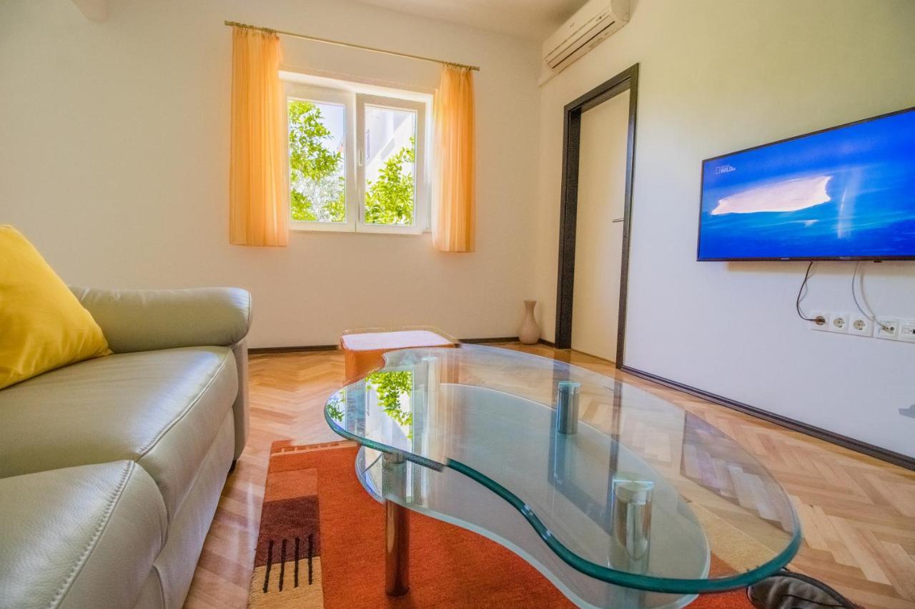 Apartments Joseph And Mary Trogir Exterior foto