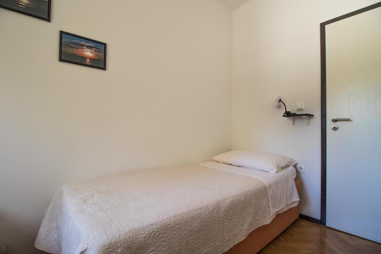 Apartments Joseph And Mary Trogir Exterior foto