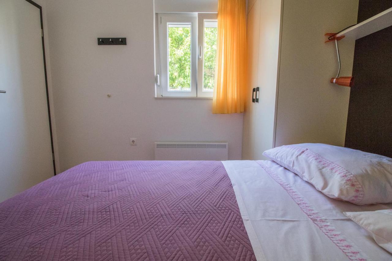 Apartments Joseph And Mary Trogir Exterior foto