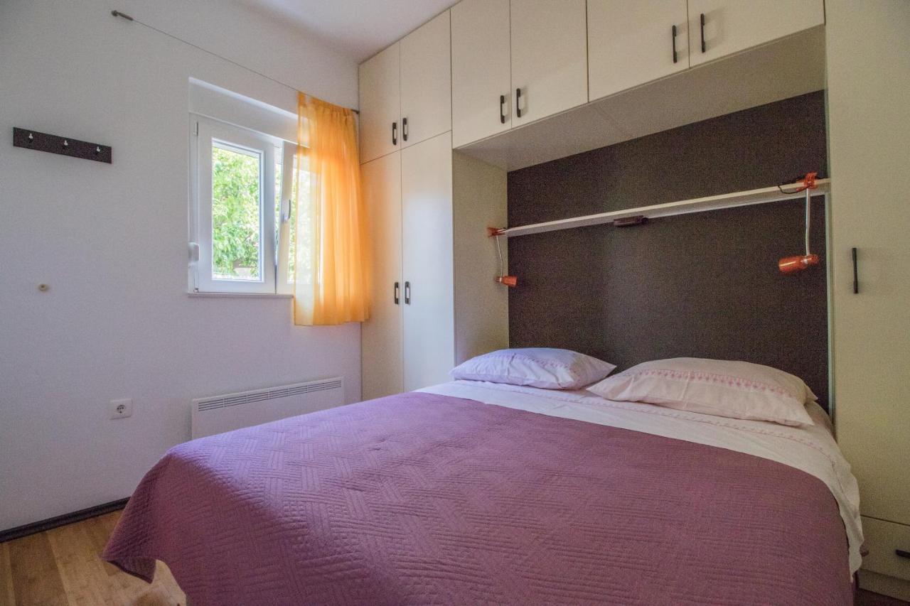 Apartments Joseph And Mary Trogir Exterior foto